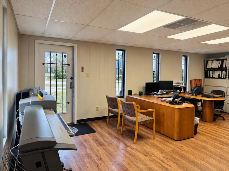 More Photos Of 100 Tex Pack St, Longview Warehouse For Sale