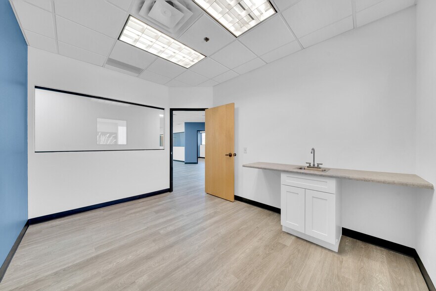 More Photos Of 4729 E Union Hills Dr, Phoenix Medical For Sale