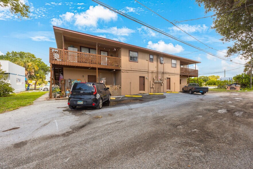 More Photos Of 1626 49th St S, Gulfport Storefront Retail Residential For Sale