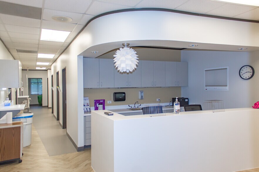 More Photos Of 1330 Kingwood Dr, Kingwood Medical For Lease