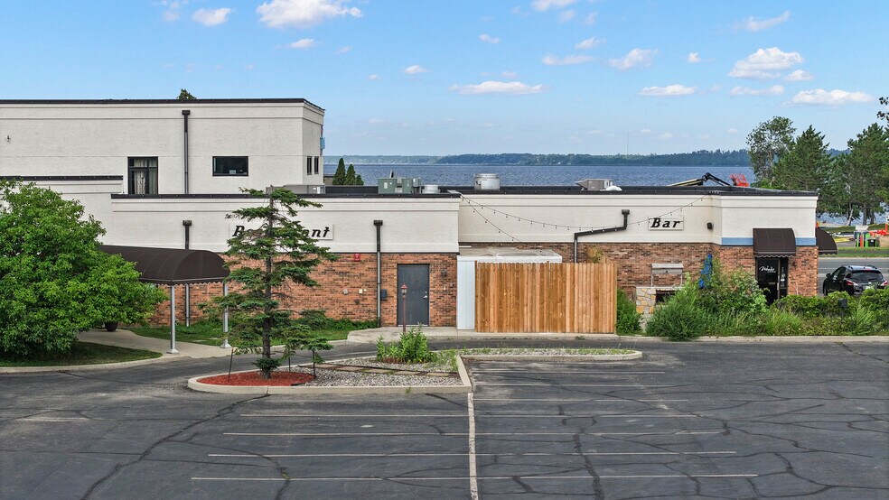 More Photos Of 824 Paul Bunyan, Bemidji Restaurant For Sale