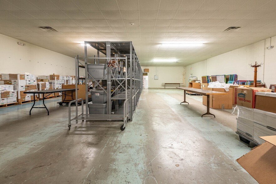 More Photos Of 1430 Willis Dr, Bloomington Warehouse For Sale