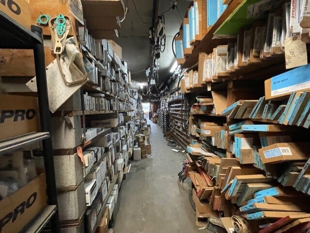 More Photos Of 1510 Pioneer Rd, Henry Auto Repair For Sale