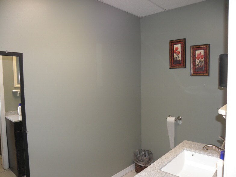 More Photos Of 1209 W Cherokee St, Wagoner Medical For Sale