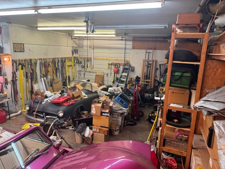 More Photos Of 818 Morton Ave, Bardstown Manufacturing For Sale