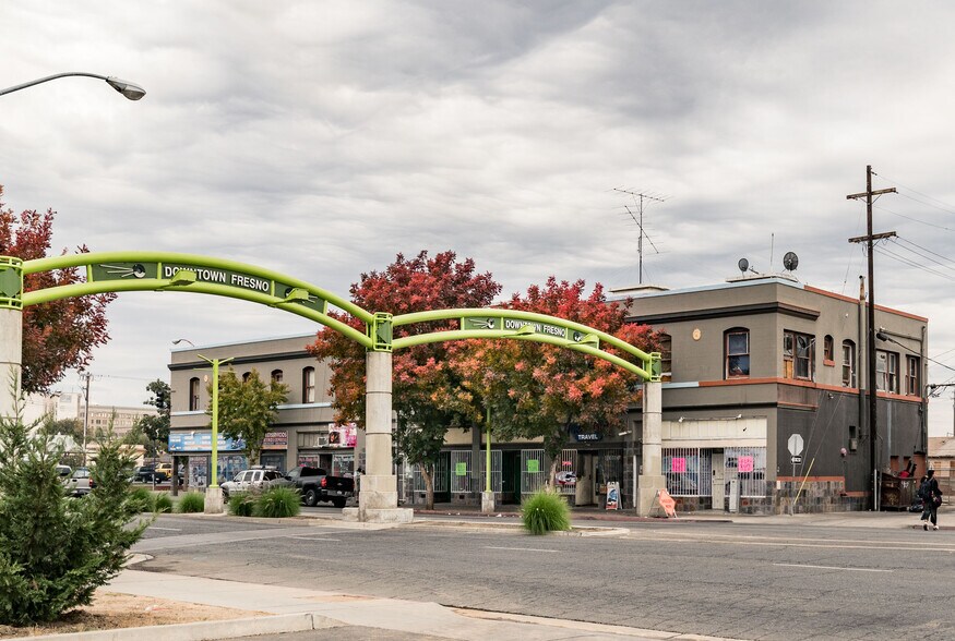 More Photos Of 1157 F St, Fresno Freestanding For Sale