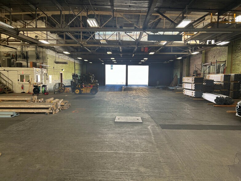 More Photos Of 1000 Gregg St, Carnegie Warehouse For Lease