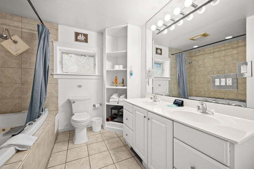 More Photos Of 231 E Buffalo St, New Buffalo Hotel For Sale