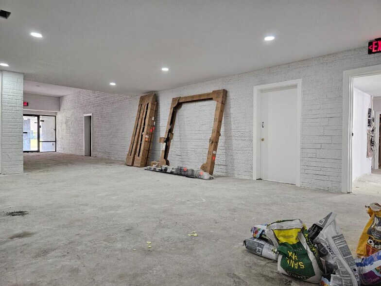 More Photos Of 1940 7th Ave S, Saint Petersburg Medical For Lease