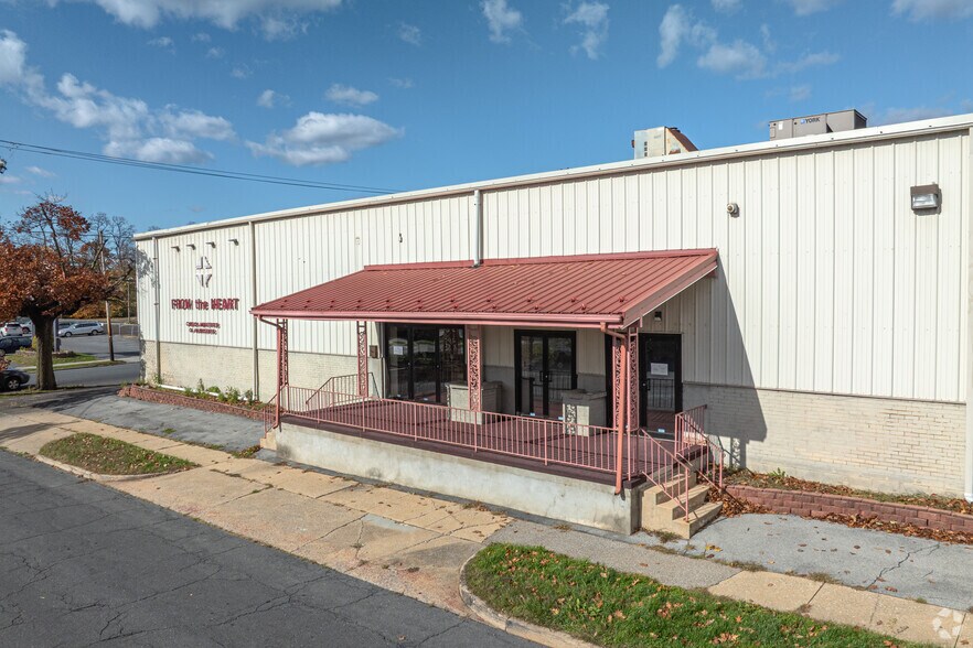 More Photos Of 951 S 13th St, Harrisburg Light Manufacturing For Sale
