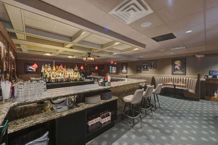 More Photos Of 502 Dixie Hwy, Beecher Restaurant For Sale
