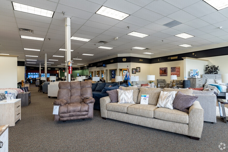 More Photos Of 4655-4741 Washtenaw Ave, Ann Arbor Freestanding For Lease