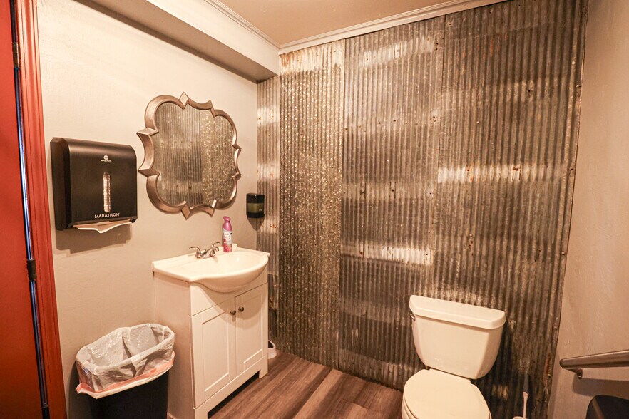 More Photos Of 15649 US-68, Benton Restaurant For Sale