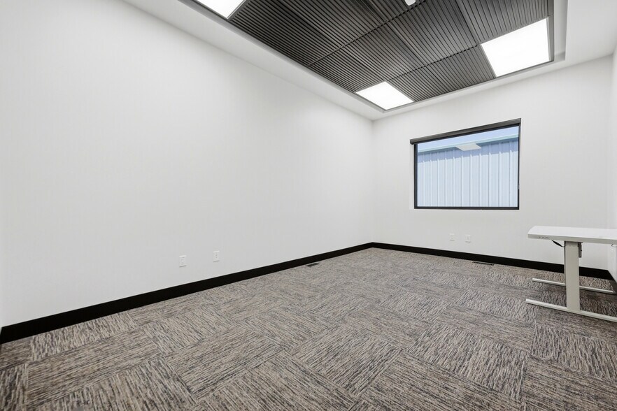 More Photos Of 1630 W 2225 S, Woods Cross Airplane Hangar For Lease