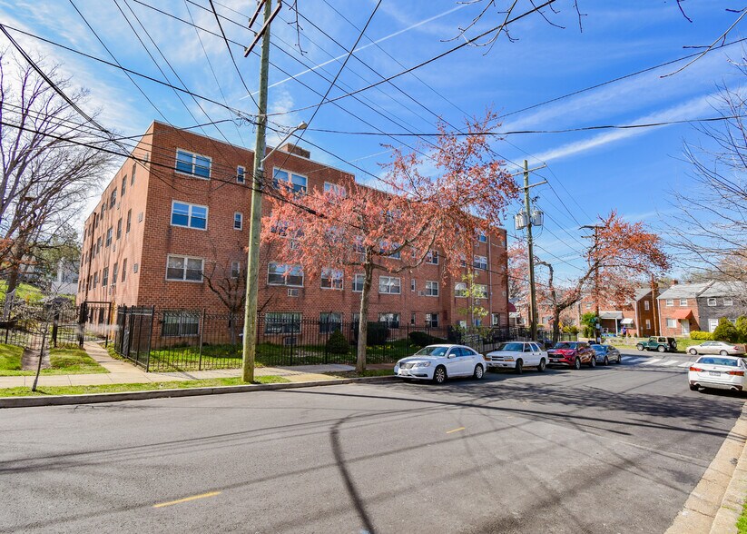 More Photos Of 401 Chaplin St SE, Washington Apartments For Sale