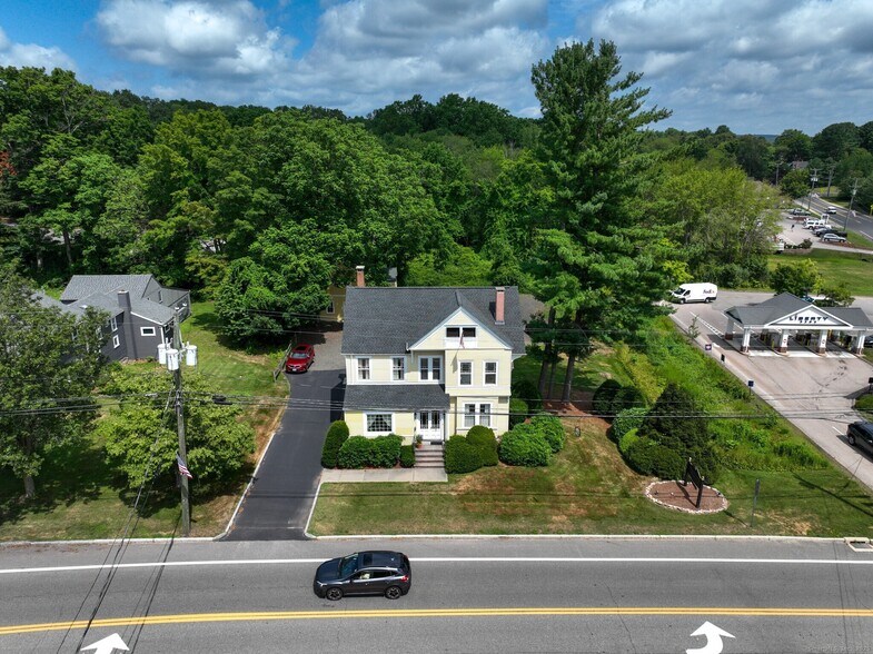 More Photos Of 8 W High St, East Hampton Office For Sale