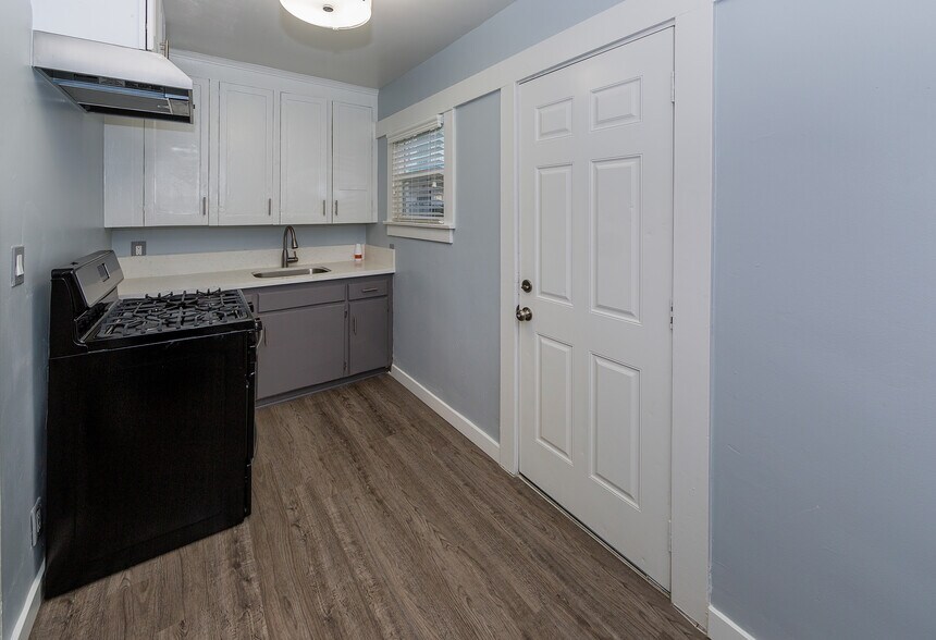 More Photos Of 1706 Sherman Pl, Long Beach Apartments For Sale