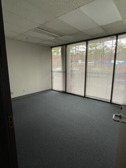 More Photos Of 5700 Highlands Pky SE, Smyrna Light Distribution For Lease