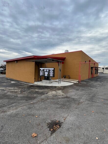 More Photos Of 805 Old Fort Pky, Murfreesboro Freestanding For Sale