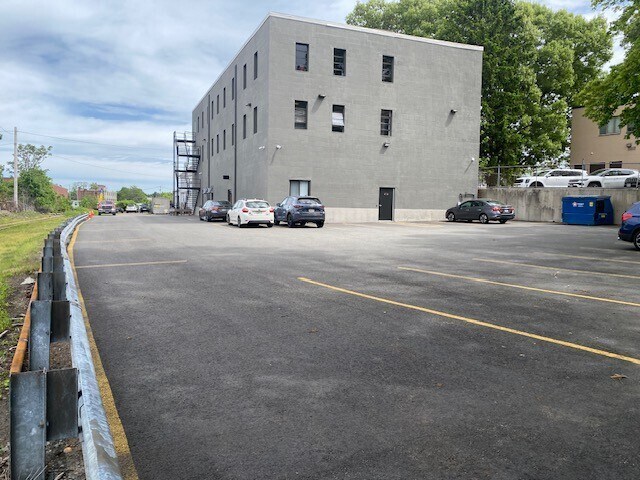 More Photos Of 4 Railroad Ave, Wakefield Office For Lease
