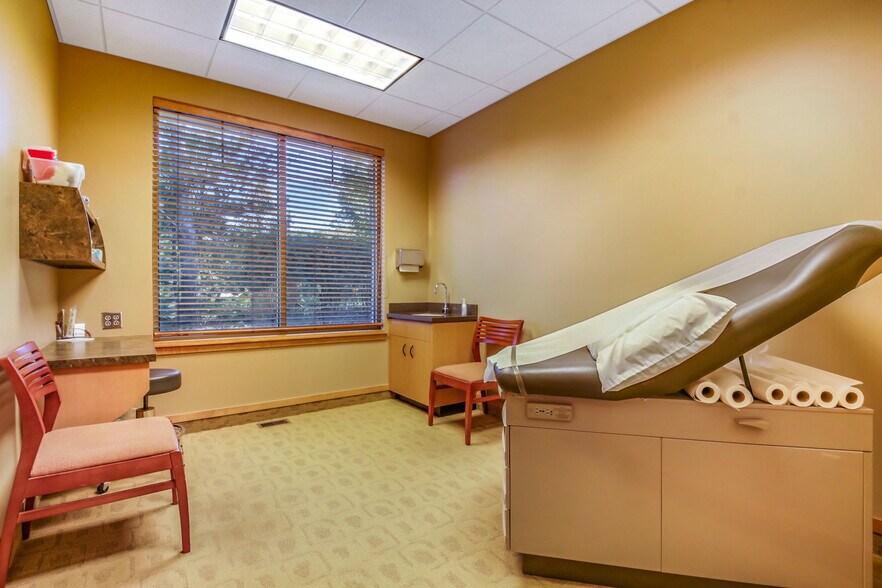 More Photos Of 659 W Hamilton Ave, Eau Claire Medical For Sale