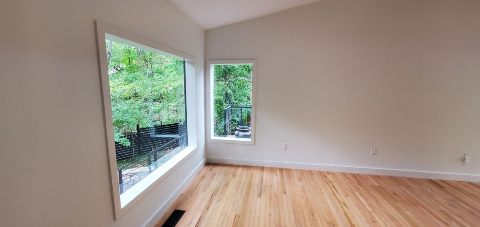 More Photos Of 1405 E 38th 1/2 St, Austin Office For Lease