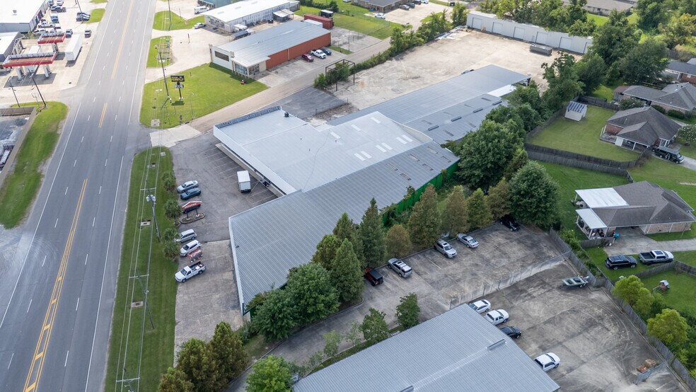 More Photos Of 947 Florida Ave SW, Denham Springs Flex For Sale