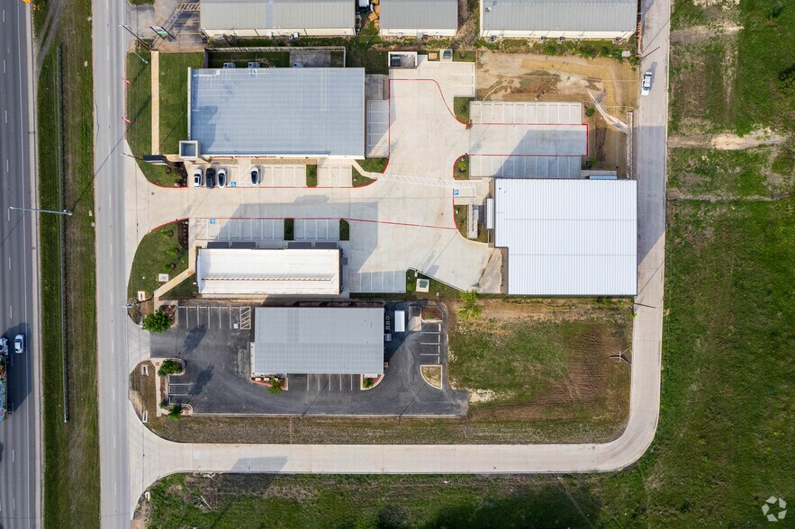 More Photos Of 2609 S Interstate 35, San Marcos Storefront Retail Office For Lease