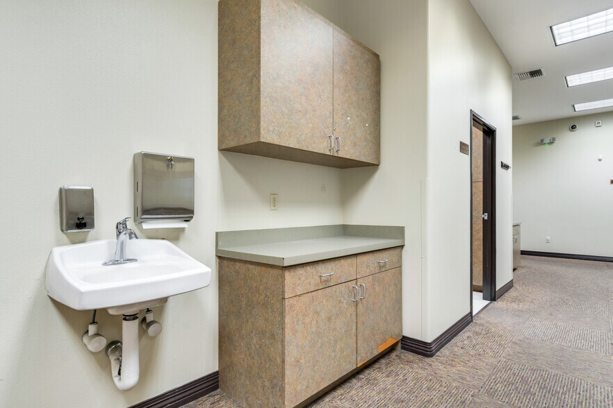 More Photos Of 33494 Oak Glen Rd, Yucaipa Medical For Lease