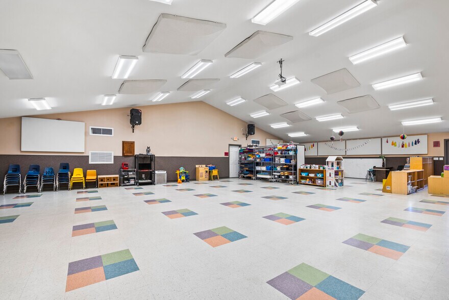 More Photos Of 989 Old Mcdade Rd, Elgin Daycare Center For Sale