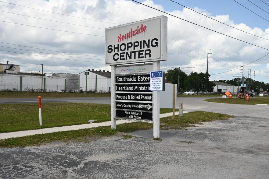 More Photos Of 749 S Central Ave, Umatilla Storefront For Sale