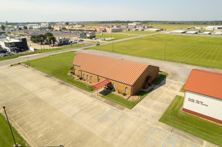 More Photos Of 951 S Kingshighway St, Sikeston Office For Sale