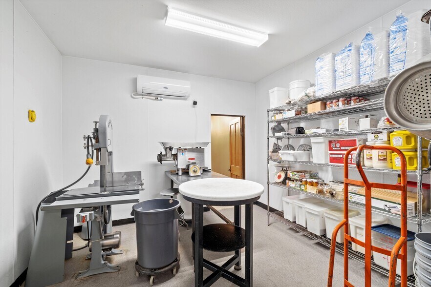 More Photos Of 110 W Bailey St, Ponder Restaurant For Sale