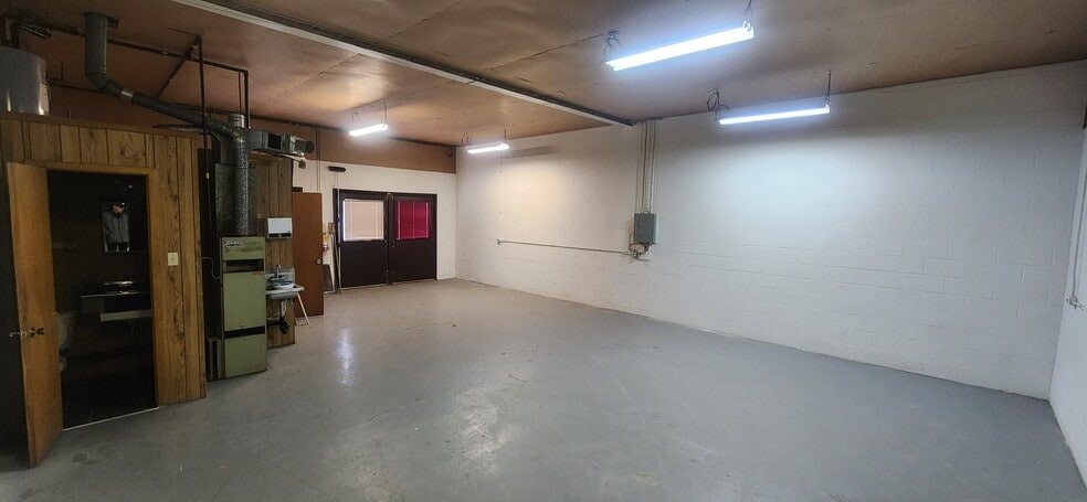 Primary Photo Of 262 Mill St, Kitchener Industrial For Lease