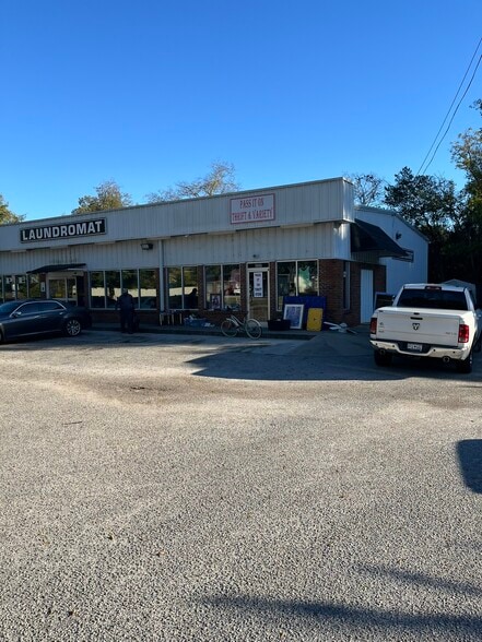 Primary Photo Of 632 W Liberty St, Sumter General Retail For Lease