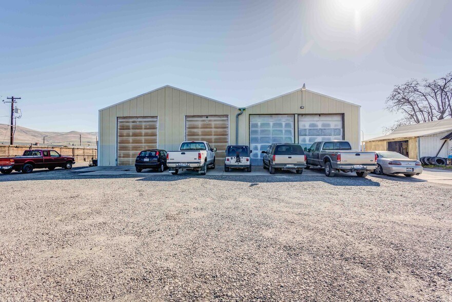 More Photos Of 204 Butterfield Rd, Yakima Warehouse For Sale