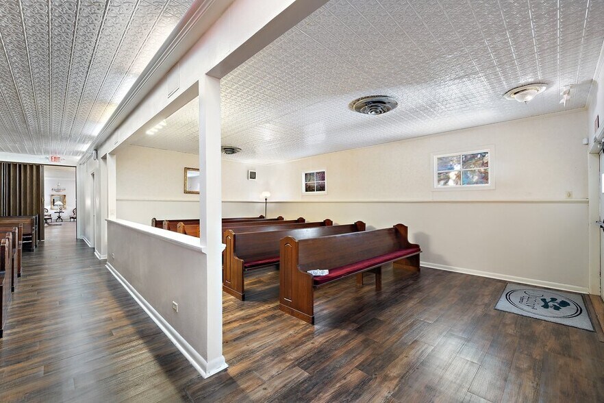 More Photos Of 503 Talbot St, Taylor Funeral Home For Sale
