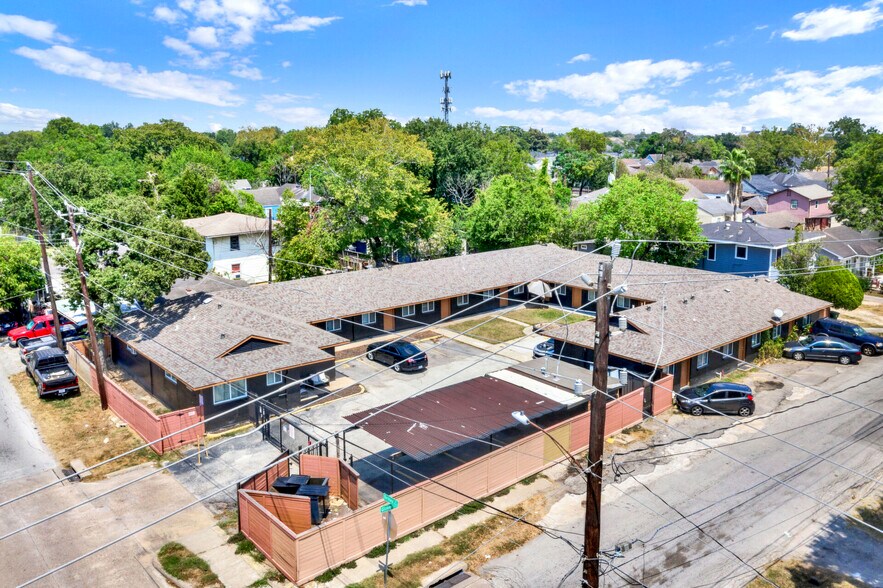 More Photos Of 7707 Glover St, Houston Apartments For Sale