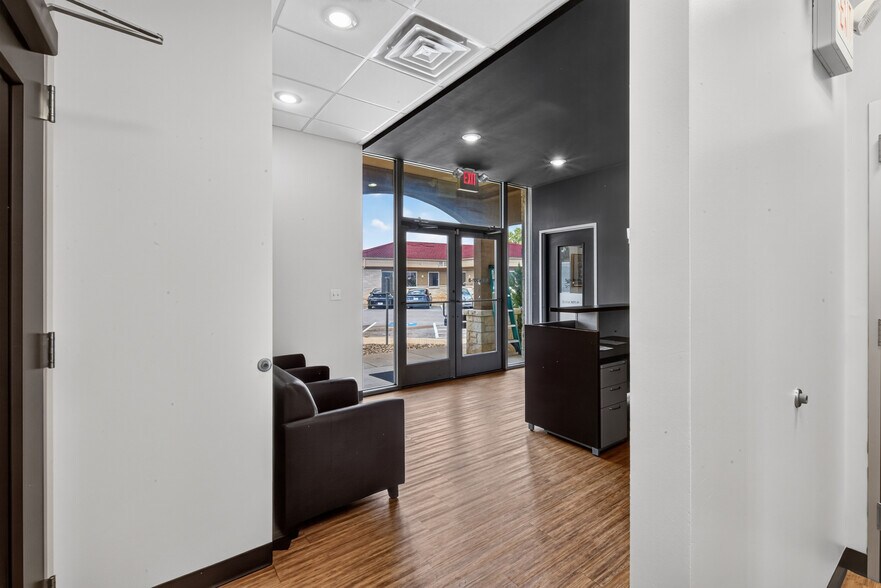 More Photos Of 10601 Pecan Park Blvd, Austin Office For Sale