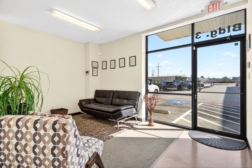 More Photos Of 8601 Fawn Trl, Conroe Warehouse For Lease