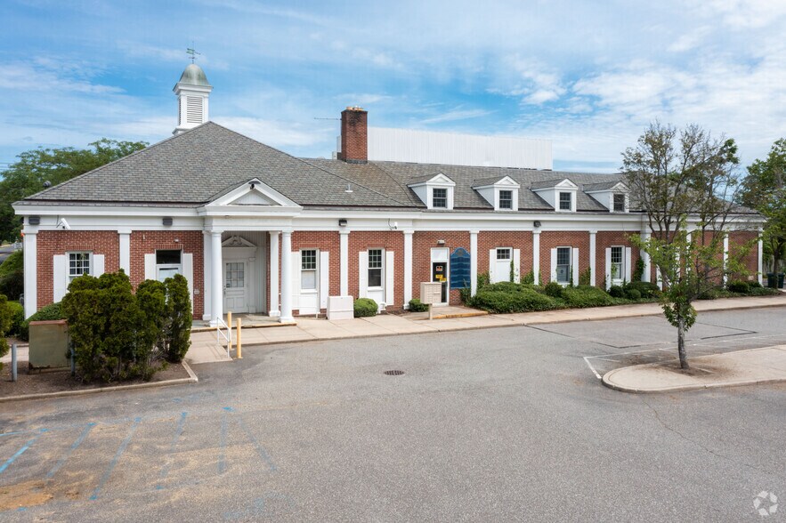 More Photos Of 160 Main St, Sayville Office For Sale