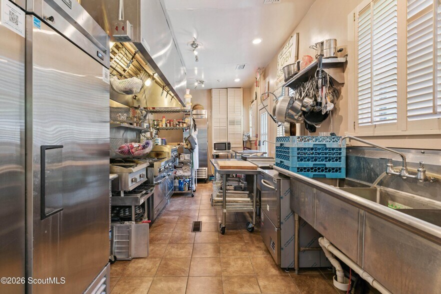 More Photos Of 1908 Gloucester St, Brunswick Restaurant For Sale