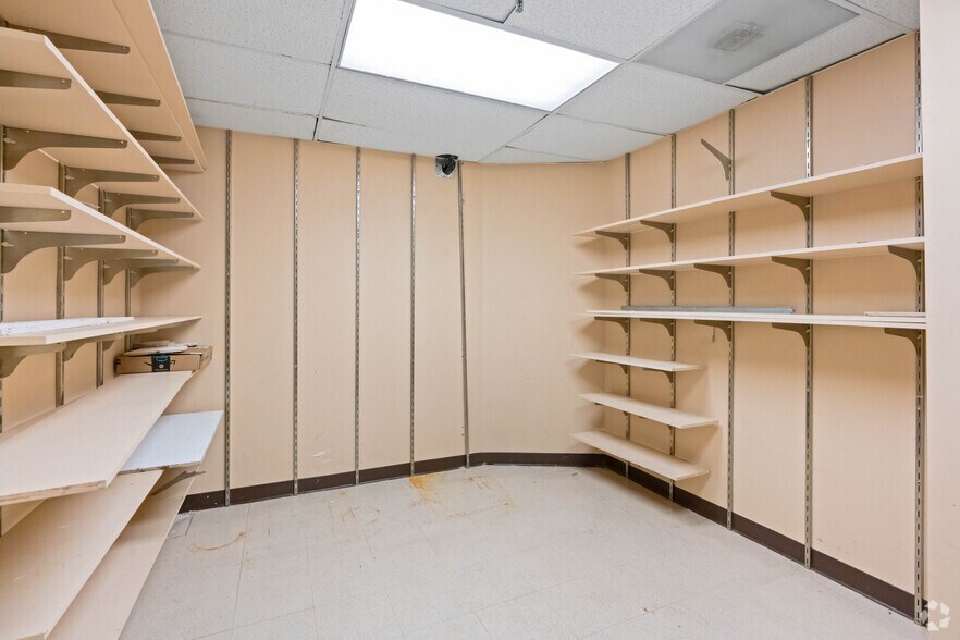 More Photos Of 9412 Livingston Rd, Fort Washington Bank For Lease