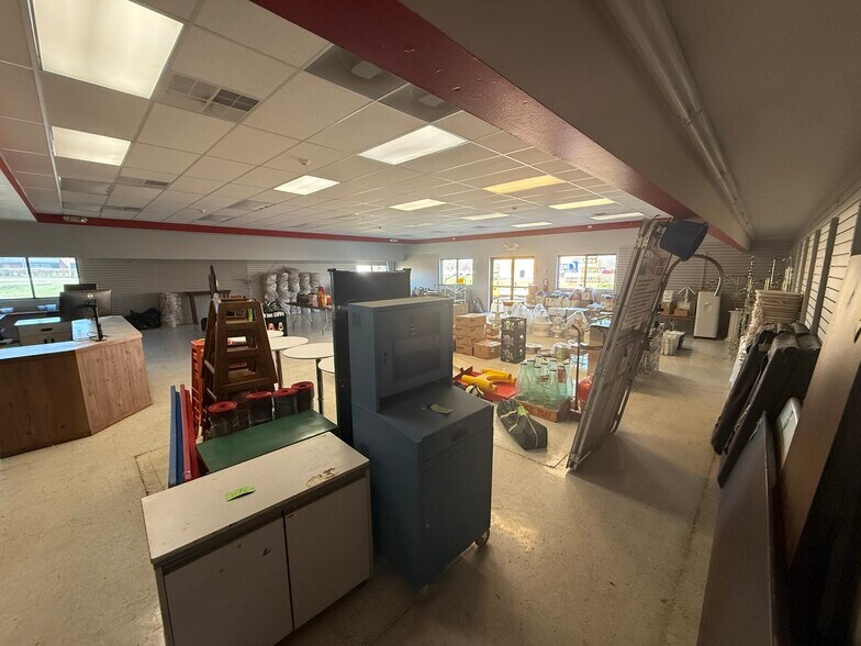 More Photos Of 1262 S Bridge St, Yorkville Service For Sale