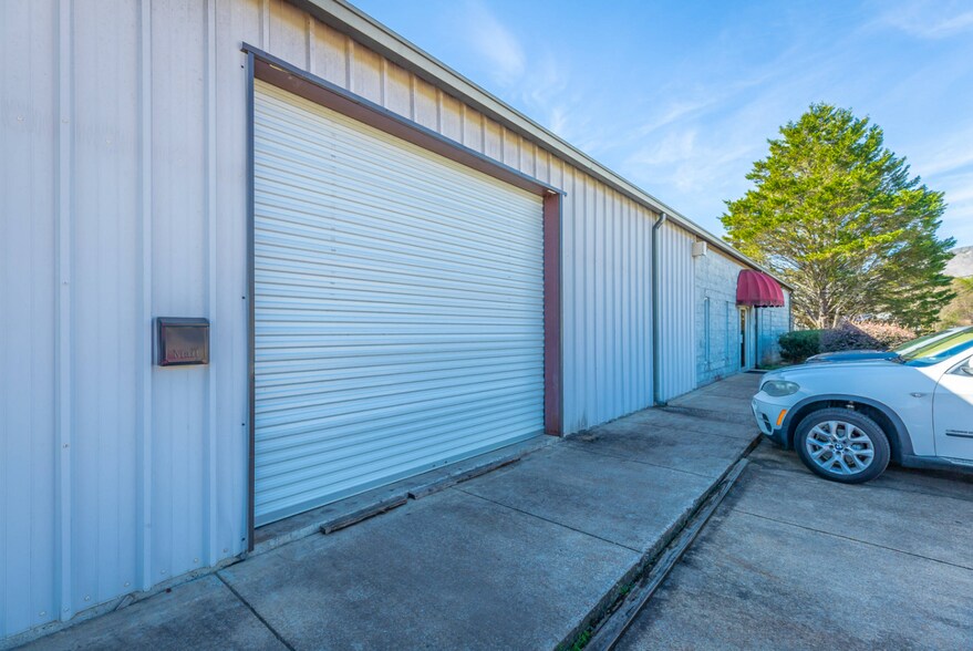 More Photos Of 218 Industrial Park Dr, Soddy Daisy Light Distribution For Sale