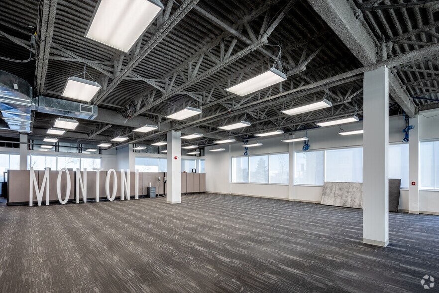 More Photos Of 2955 Rue Jules-Brillant, Laval Office For Lease