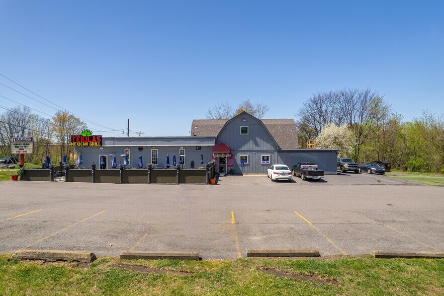 Primary Photo Of 900 Oak St, Pittston Showroom For Sale