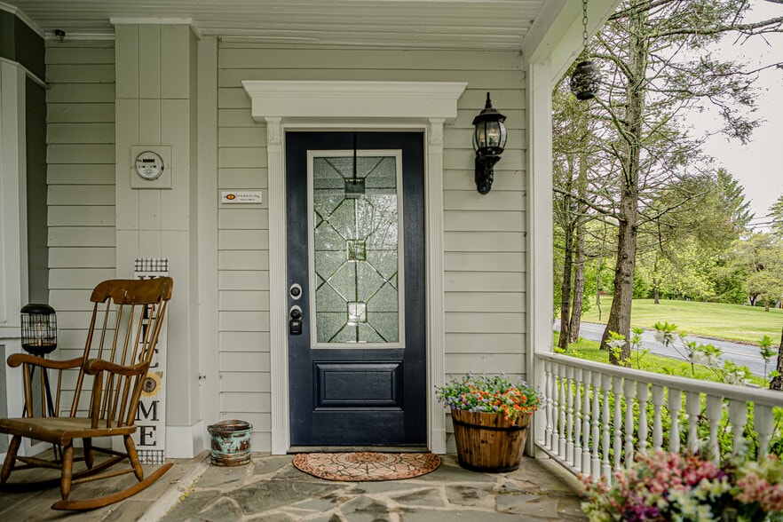 More Photos Of 2735 PA-390, Canadensis Hospitality For Sale