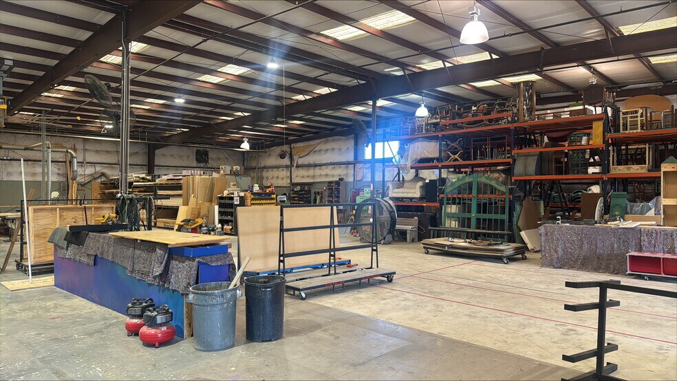 More Photos Of 10606 Bluff Bend Dr, Austin Warehouse For Sale