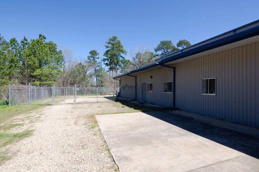 More Photos Of 9730 Shepard Hill Rd, Willis Warehouse For Sale